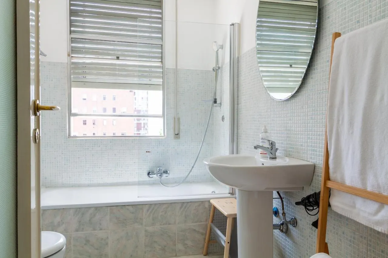 Palazzo Lombardia - Central Station - Bighome Milan 0*,  Italy