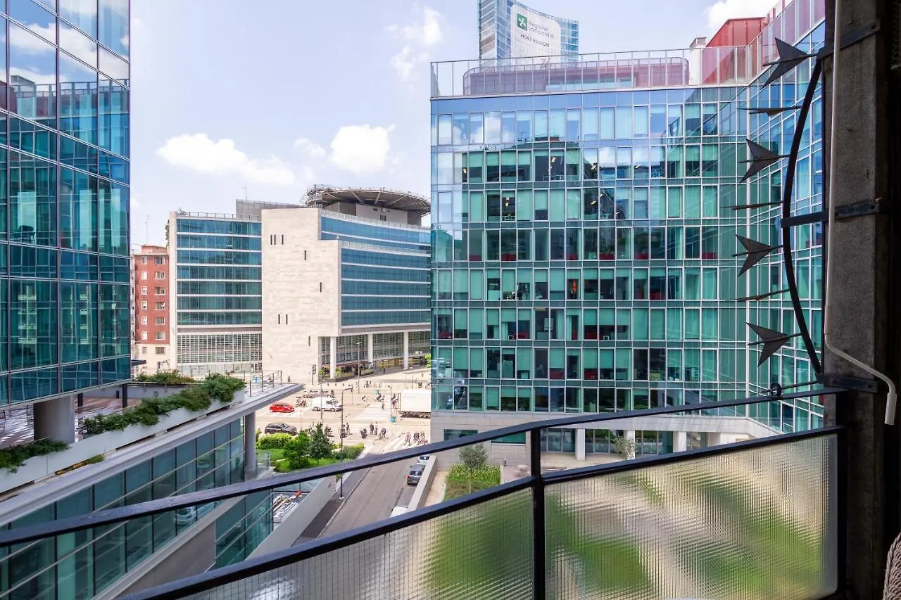 Palazzo Lombardia - Central Station - Bighome Milano Italia